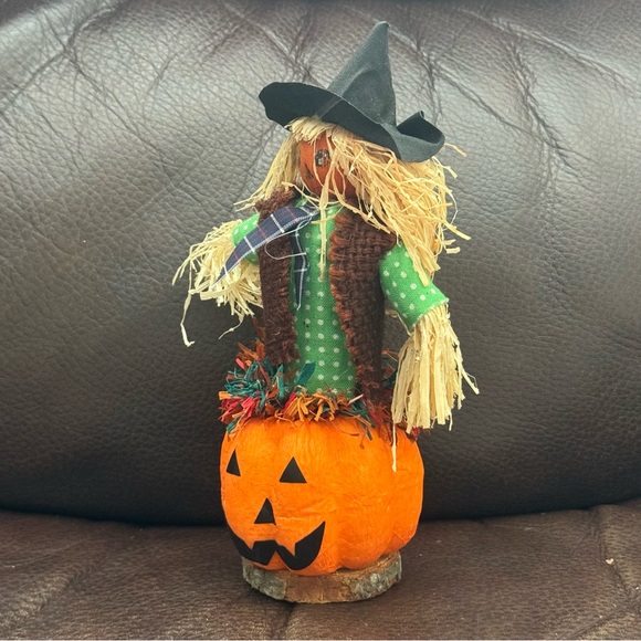 Scarecrow Witch on Jack o’ Lantern - Vintage Hand Crafted Straw Figurine READ - Picture 5 of 9